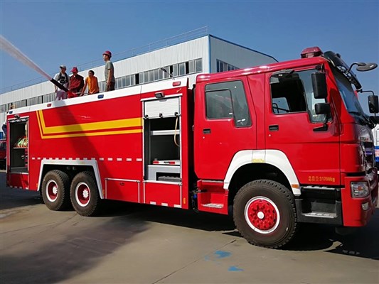 重汽豪沃16吨沫消防车